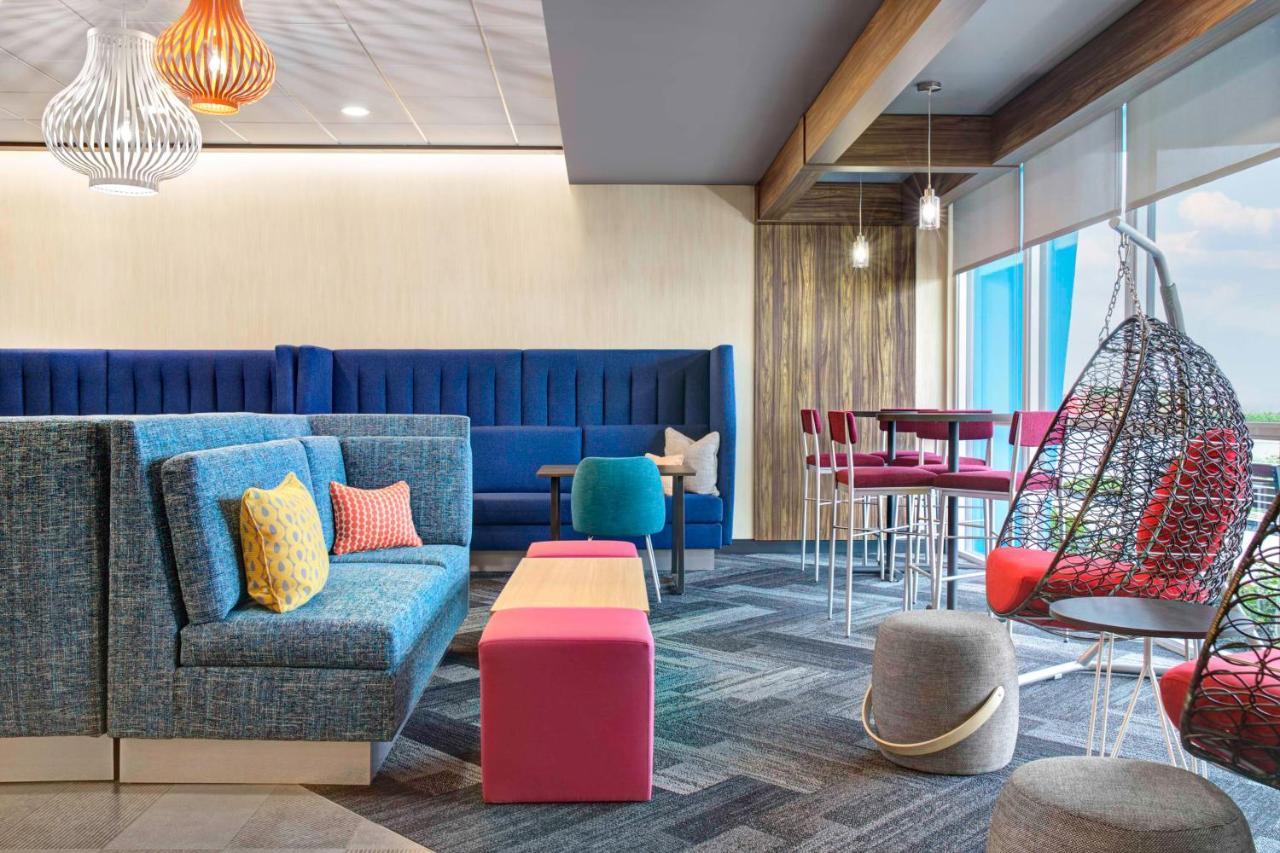 Tru By Hilton Toronto Airport West Hotel Mississauga Exterior photo